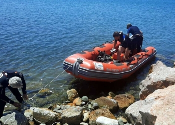 Edremit'te tekne battı; 2 kişi aranıyor