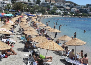 Ege'nin turizm cenneti ilçelerine turist akını