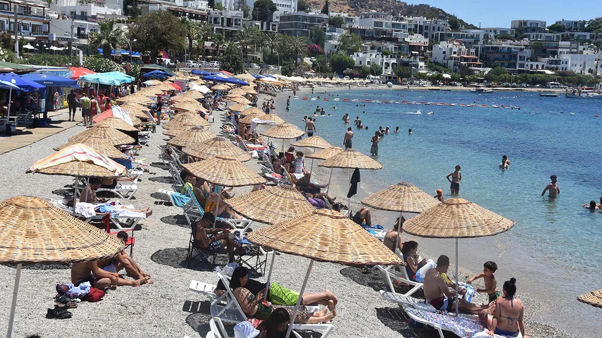 Ege'nin turizm cenneti ilçelerine turist akını