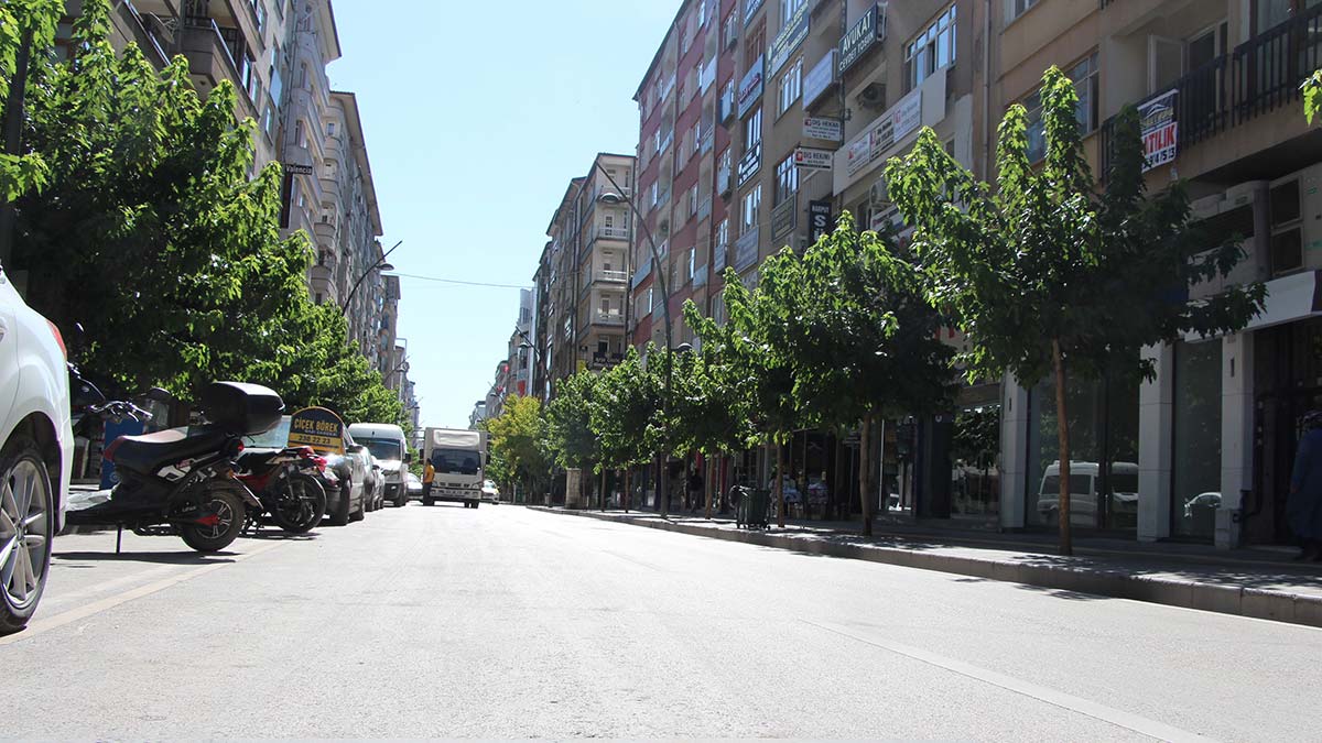 Elazığ'da hava sıcaklığı 39 dereceyi gördü