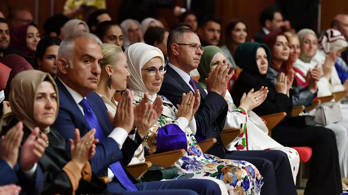 Emine erdoğan, 'barış konseri'ni izledi