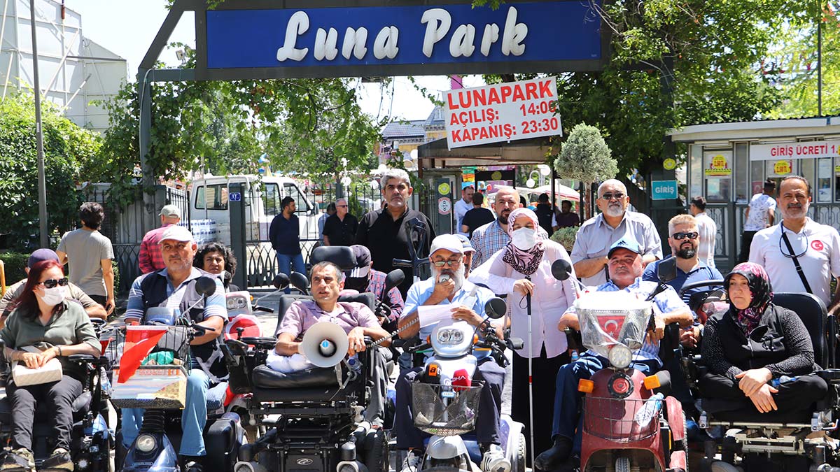 Engelli çiftin lunaparka alınmamasına tepki