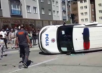 Erzurum'da ihbara giden polis ekibi kaza yaptı