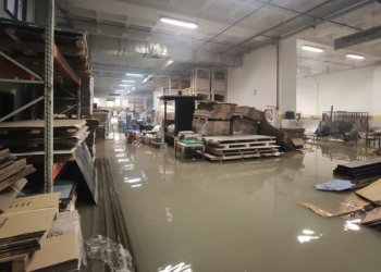 Esenyurt'ta fabrika su altında kaldı