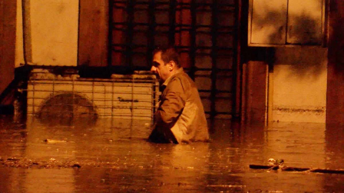 Esenyurt'ta sağanak su baskınlarına yol açtı