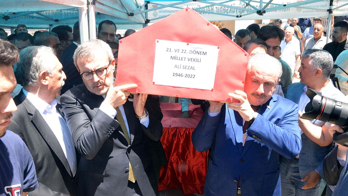 Eski milletvekili Ali Sezal, toprağa verildi