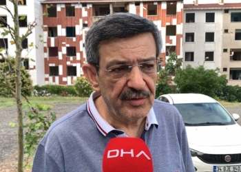 Eski milletvekili Mahmut Dede'nin aracına saldırı