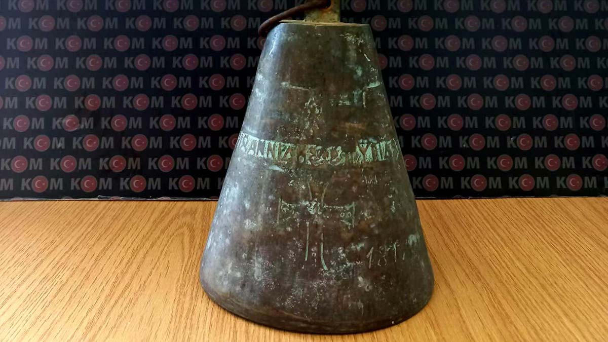 Evinde 200 yıllık kilise çanı ele geçirildi