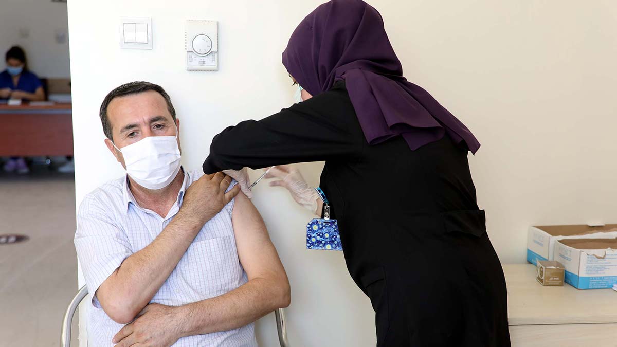 Gaziantep'te vaka ve aşılama sayıları arttı