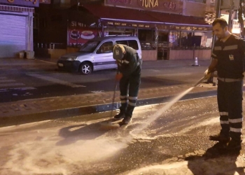 'Gece Temizlik Timi' sokakları pırıl pırıl yapıyor