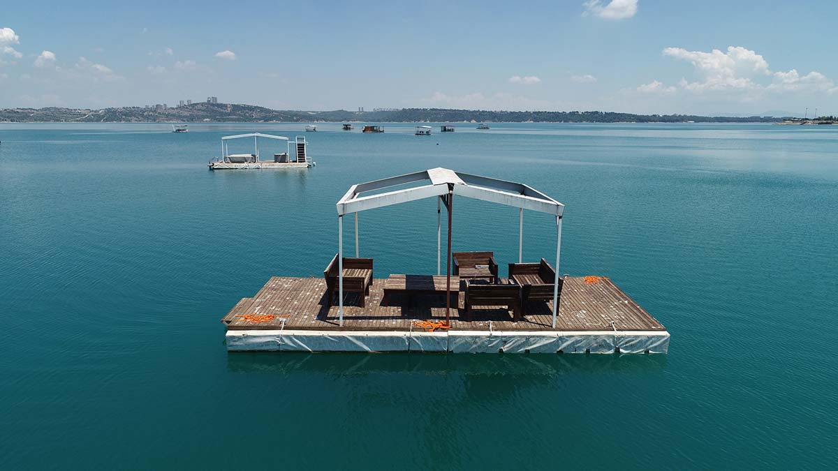 Gölde duba üzerine kaçak yapı; Günlüğü 700 lira