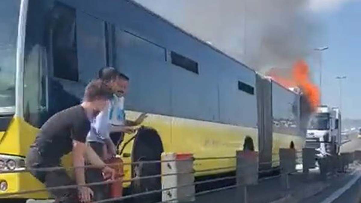 Haliç Köprüsü'nde metrobüs yangını