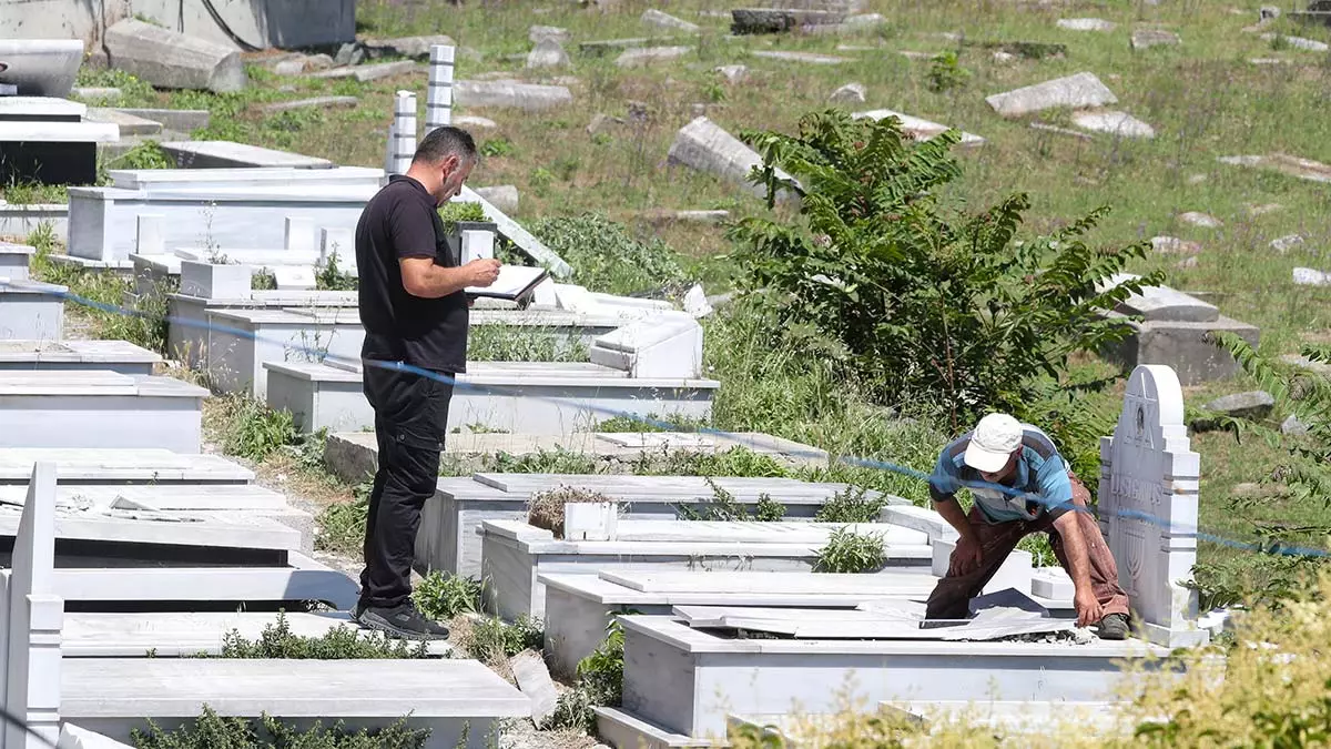 Hasköy mezarlığı'nda kırılan mezarlara onarım