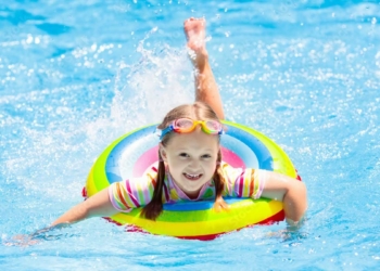 Havuz ve denizde koronavirüs bulaşır mı?