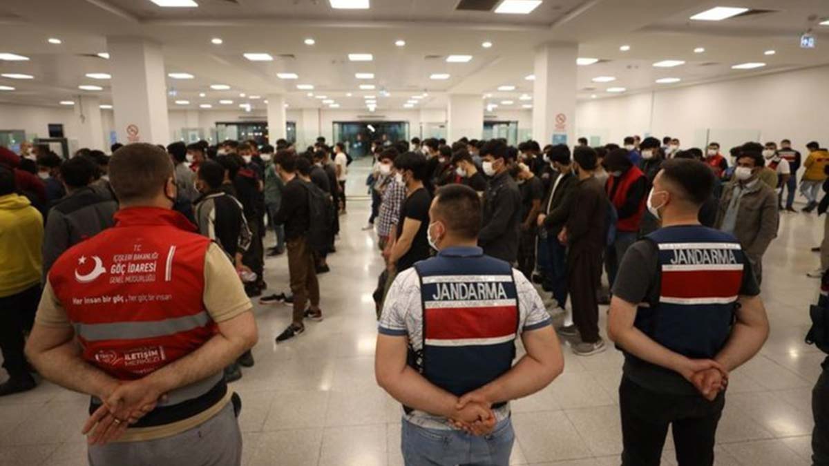 Haziranda sınır dışı edilen göçmen sayısı 16 bin 719