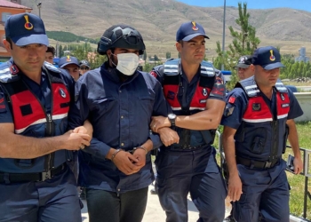 Hırsız sandığı 3 kişiyi öldüren çoban adliyede