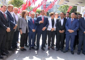İBB önünde şehitleri anma töreni düzenlendi