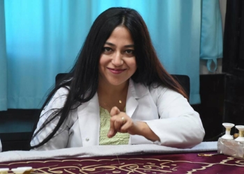 İşitme engelli Ayşe'nin puşideleri türbeleri süslüyor