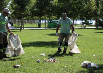 İstanbul'da tatilcilerden geriye çöpler kaldı