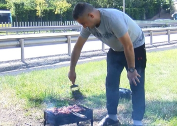 İstanbul'da yol kenarlarında mangal