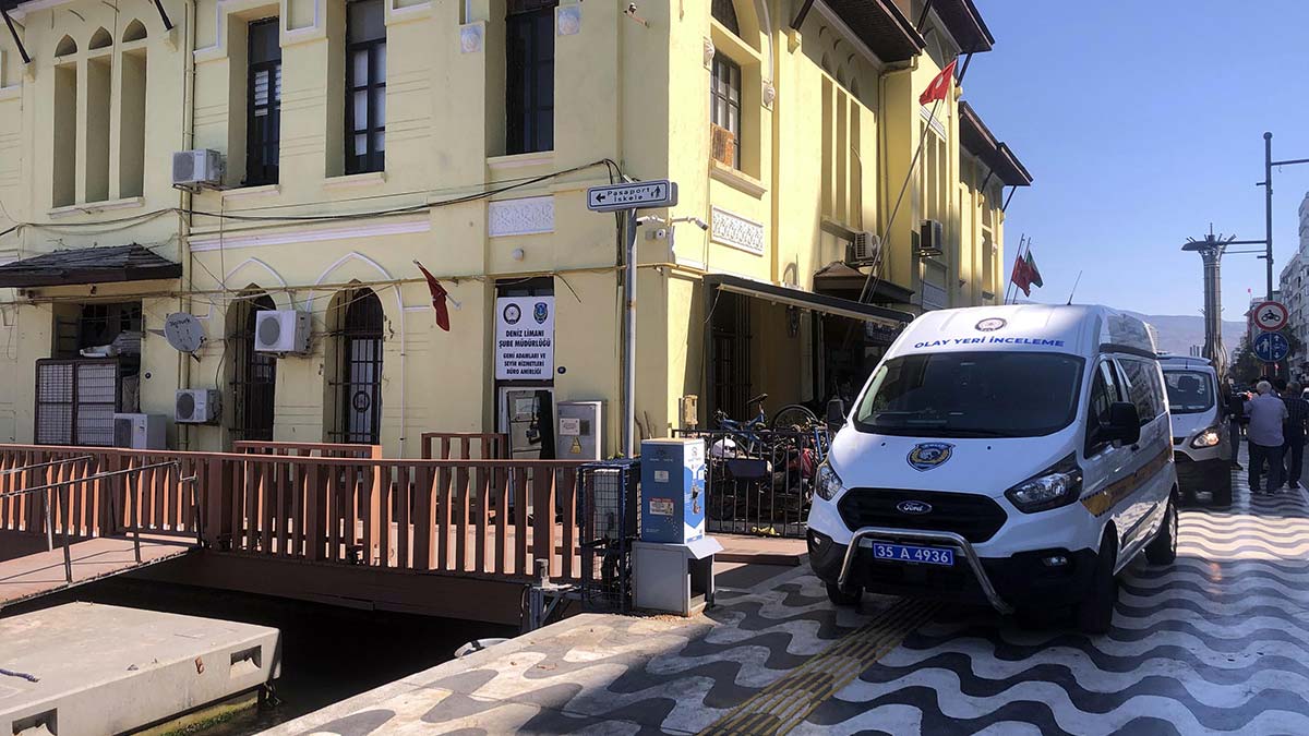 İzmir'de, denizde erkek cesedi bulundu