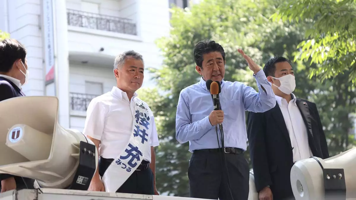 Japonya'nın eski başbakanı'na silahlı saldırı