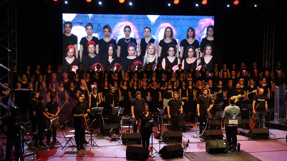 Kadın hekimler, eğitim için konser verdi