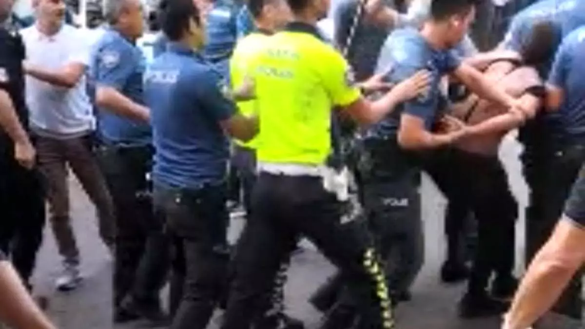 Kahramanmaraş'ta polise saldırdılar