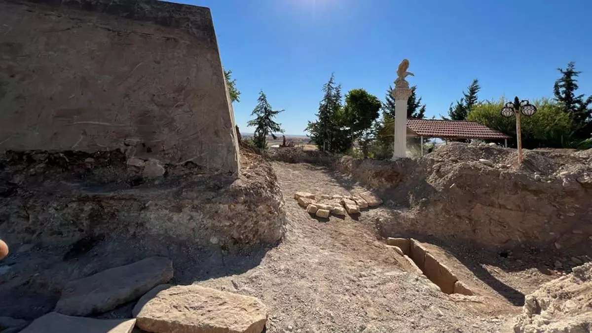 Kahta'da roma dönemine ait 3 mezar bulundu