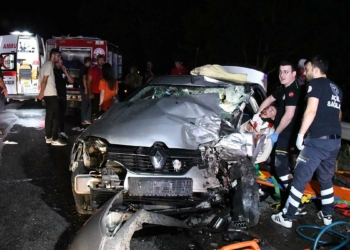 Kamyondan çıkan lastik kazaya yol açtı; 5 yaralı
