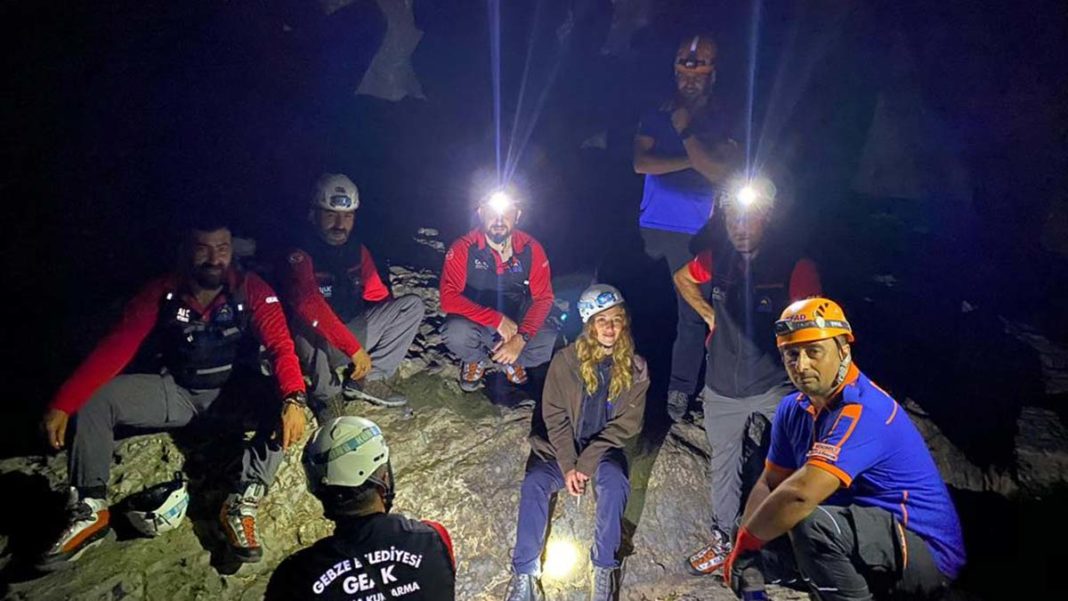 Kanyonda kaybolan İtalyan kadın 4 saatte bulundu