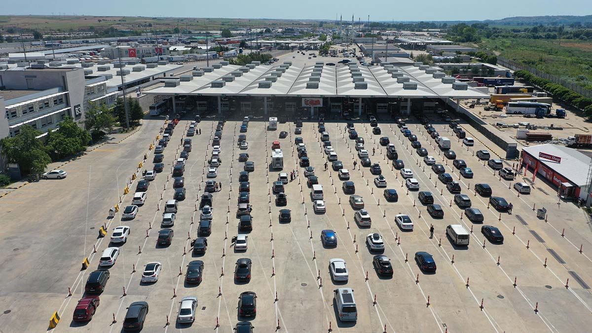 Kapıkule'de gurbetçi yoğunluğu