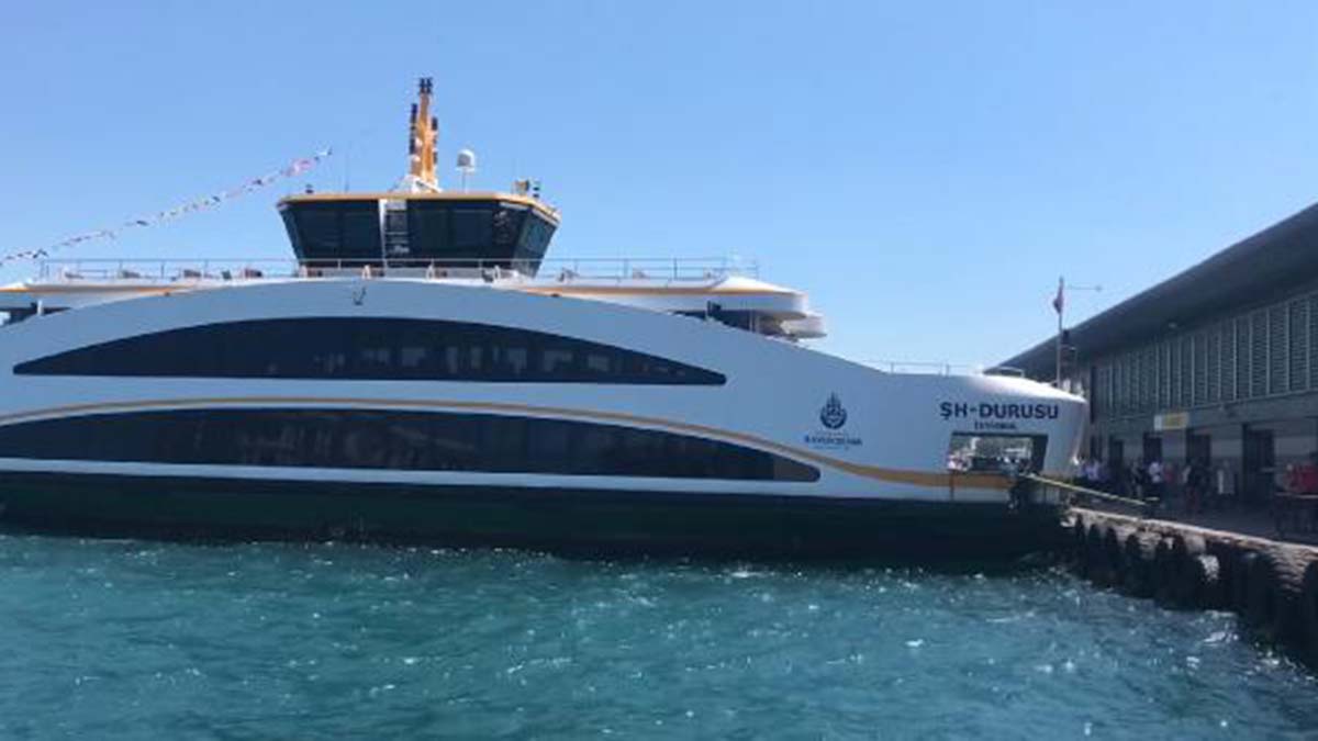 Karaköy'de vapur iskeleye çarptı: 7 yaralı