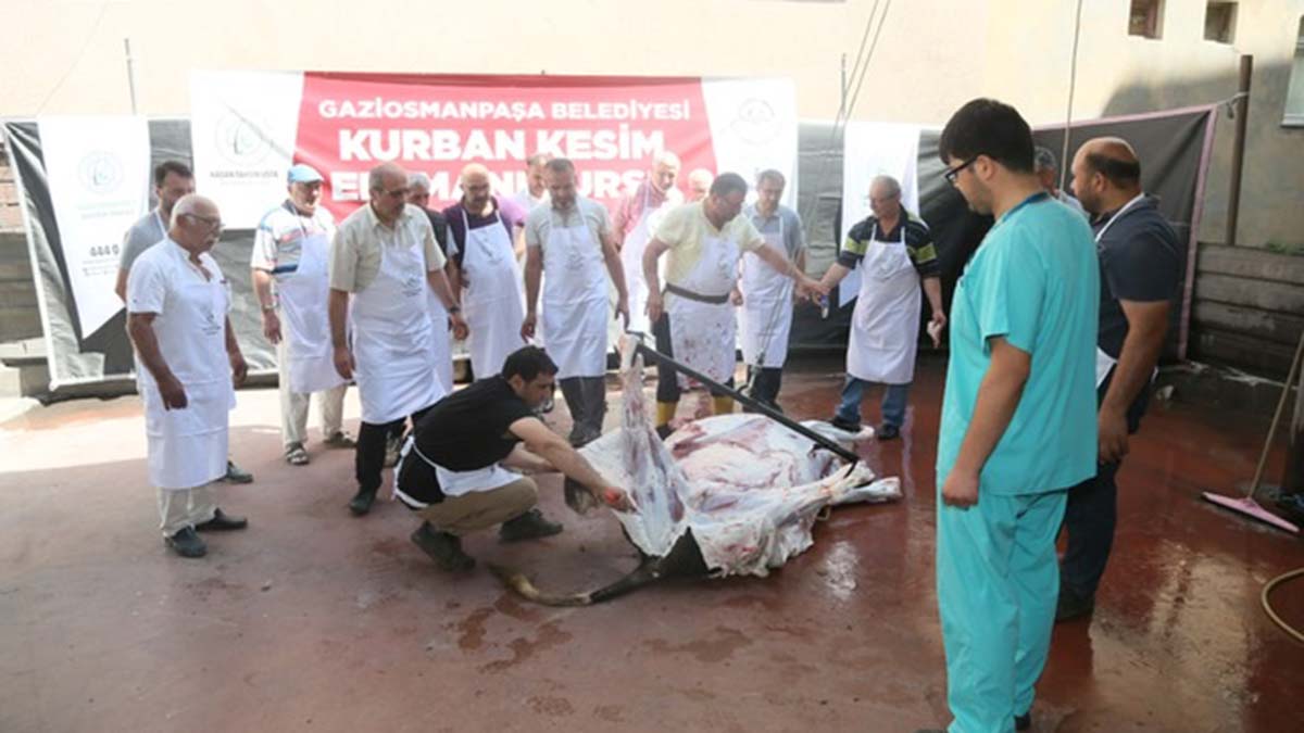 Kasaplar 'Kurban Kesim Elemanı Kursu'na katıldı