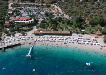 Kaş'ın nüfusu bayram tatiline dörde katlandı