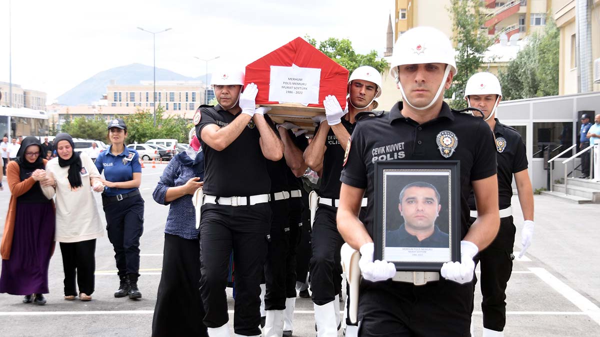 Kayseri'de kalp krizinden ölen polis için tören