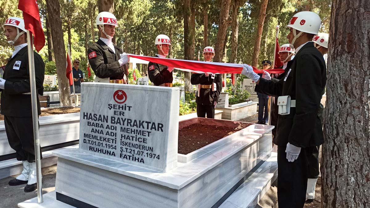 Kıbrıs şehidi Hasan Bayraktar için sembolik mezar