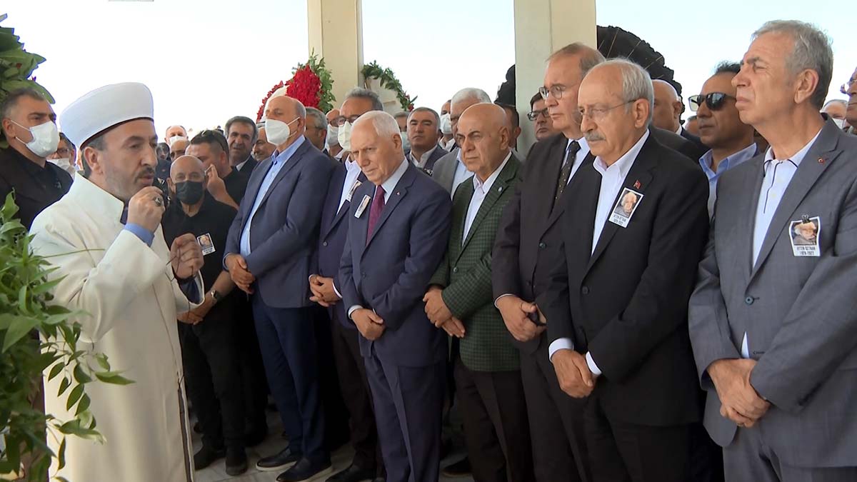 Kılıçdaroğlu, Öztrak'ın annesinin cenazesine katıldı