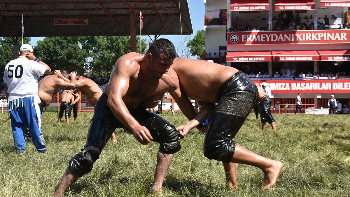 Kırkpınar'da favori başpehlivanlar ikinci turda