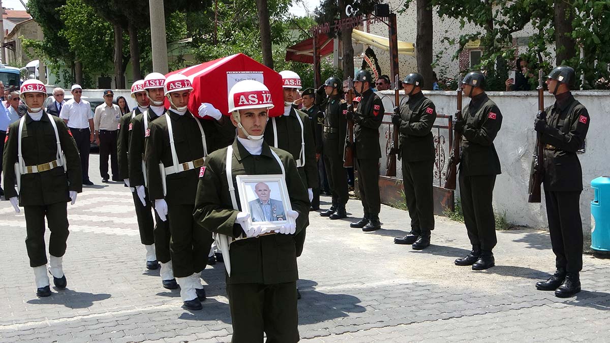 Kore gazisi Kadim İşlek son yolculuğuna uğurlandı