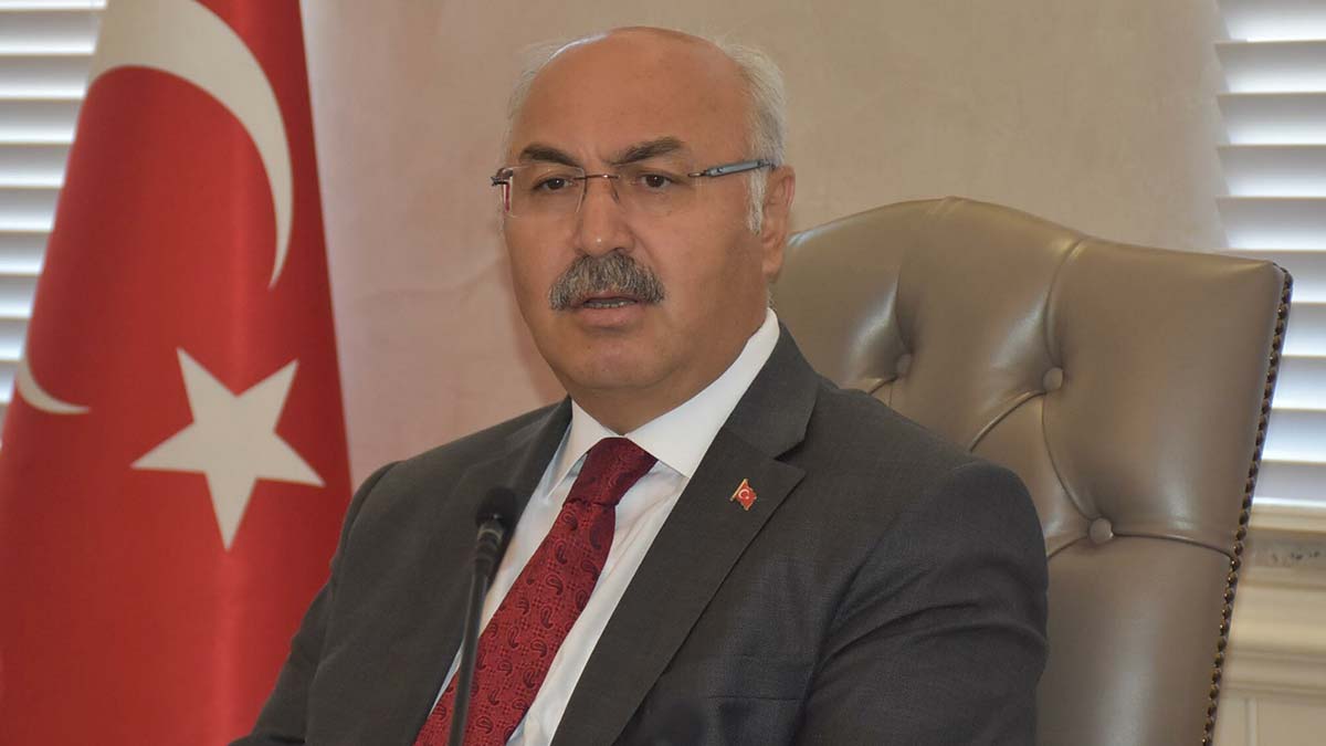 ydır kayıp olarak aranan Yunus Dönertaş'a (42) ait olduğu belirlendi. Dönertaş'ın internette sokak röportajıyla tanınıp, ”Ama kafamız nasıl güzel“ sözleriyle fenomen olduğu öğrenildi.