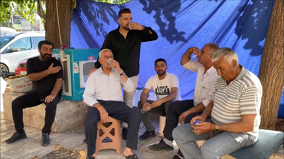 Mardin'de sıcaktan bunalanlar sulu klima kurdu