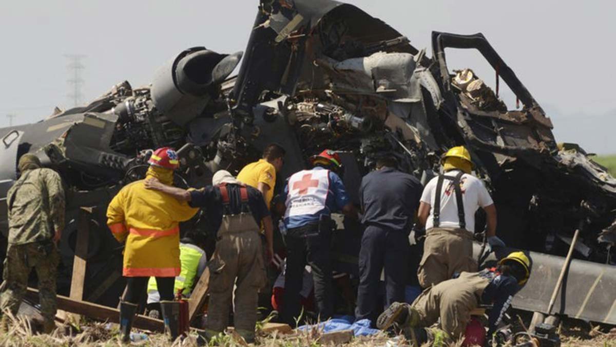Meksika'da askeri helikopter düştü: 14 ölü