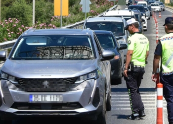 Muğla'da arife günü 5 kilometrelik araç kuyruğu