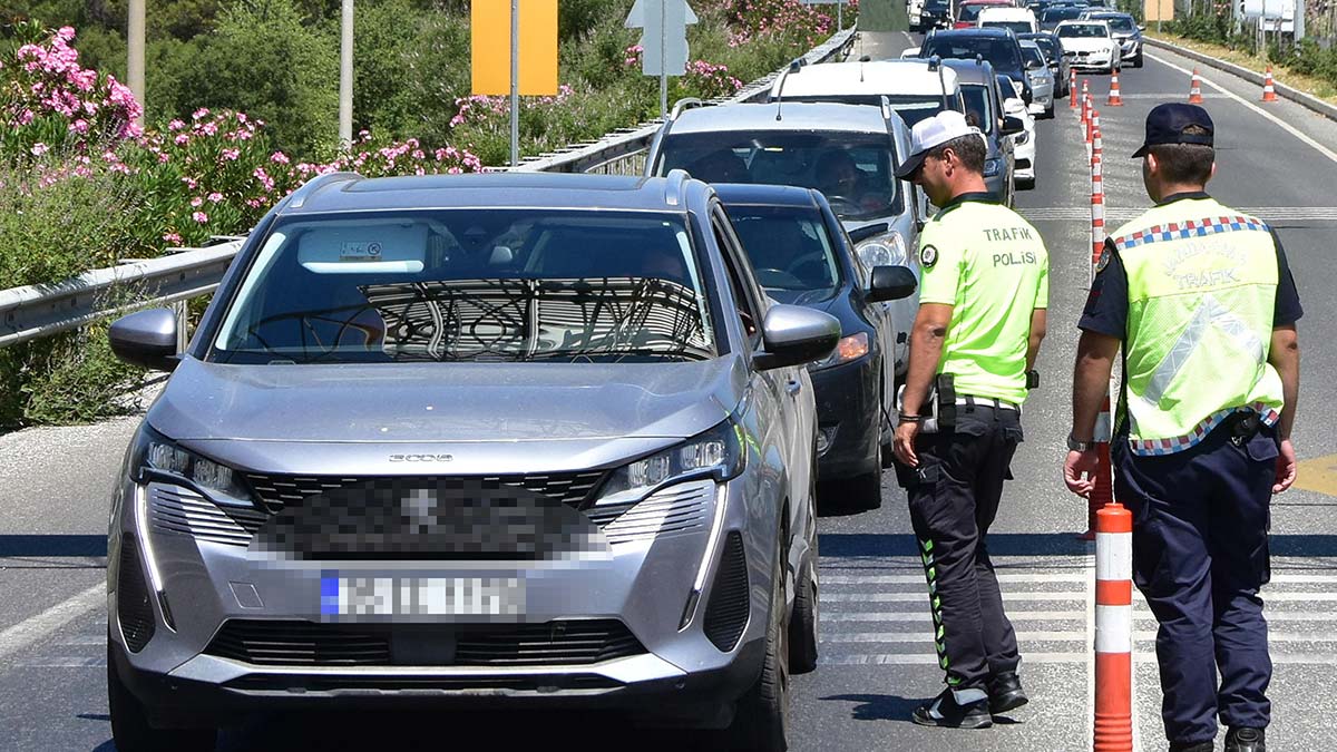 Muğla'da arife günü 5 kilometrelik araç kuyruğu