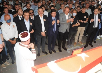 Murat Ongun'un babası son yolculuğuna uğurlandı