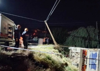Niğde'de kamyon şarampole devrildi: 2 ölü
