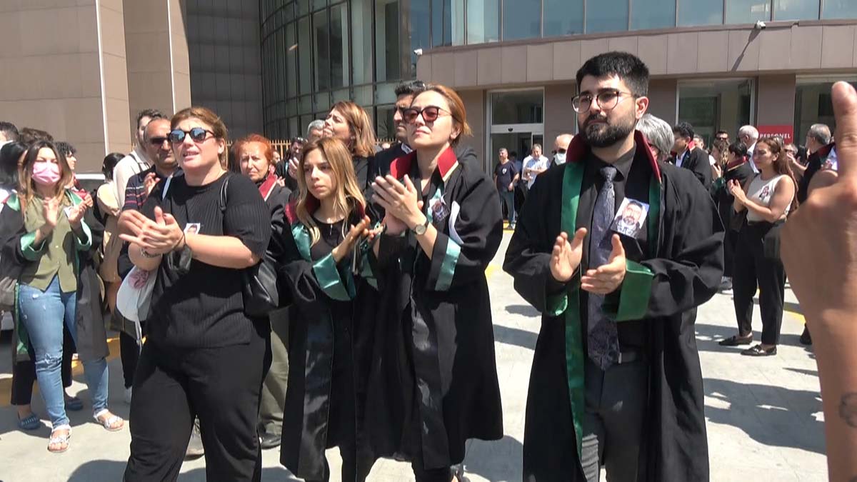 Öldürülen avukatlar için toplandılar