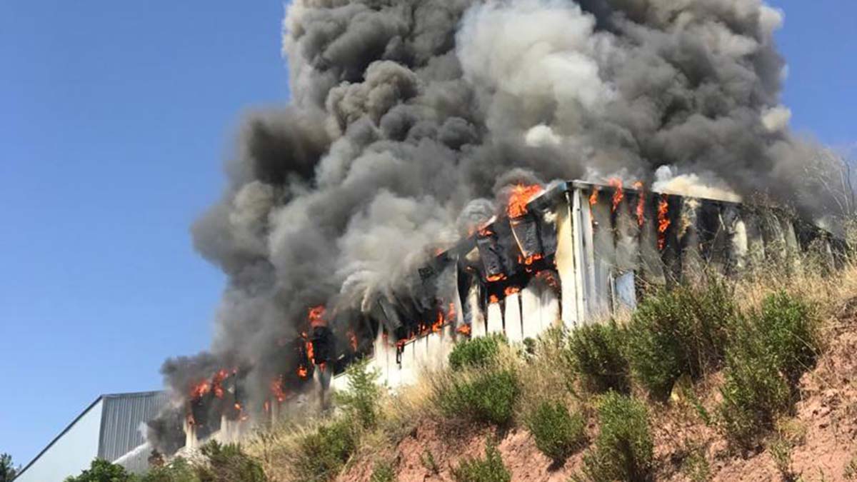 Osmaniye'de katı atık bertaraf tesisinde yangın