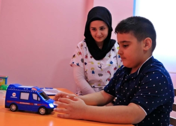 'Otizmli çocukları eğitimden saklamayın'